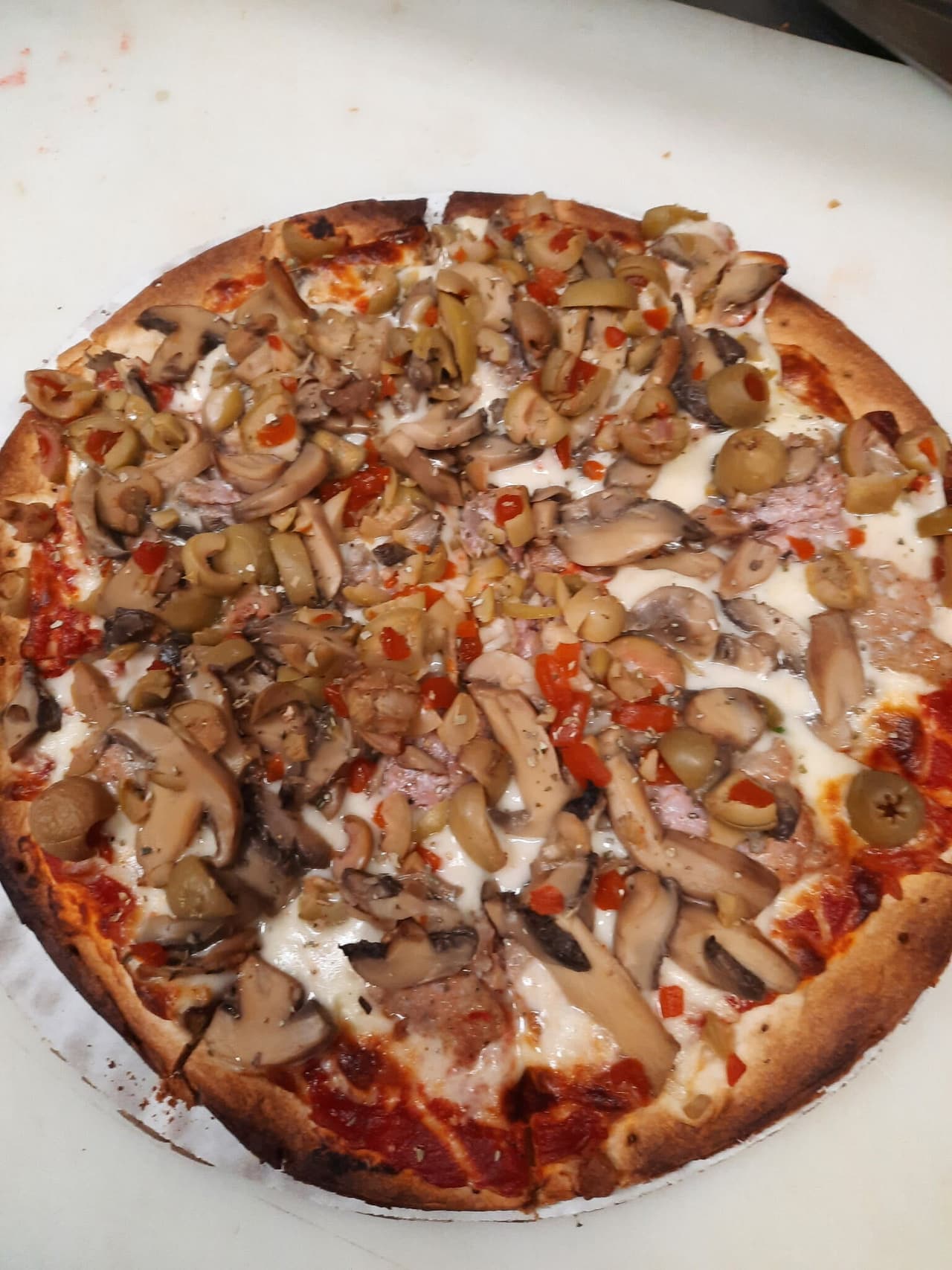 12-inch pizza with sausage, mushrooms and green olives